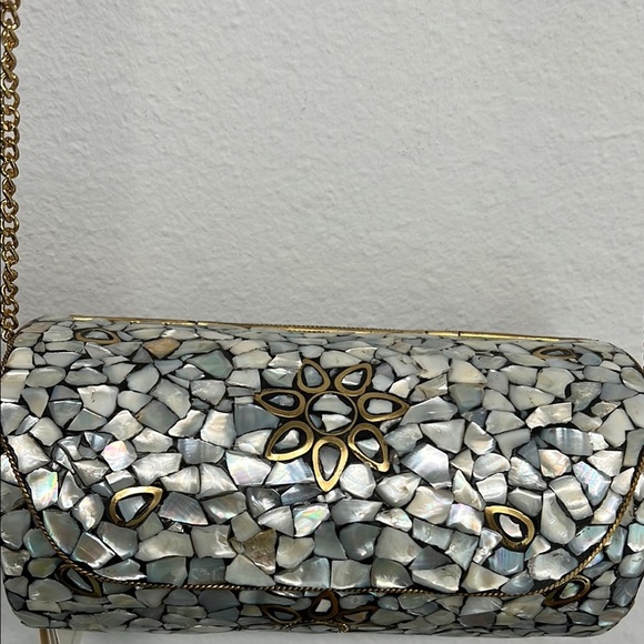 Antik Kraft | Silver Mosaic Mother Of Pearl w/ Crossbody Chain✨🐚 - Picture 4 of 14